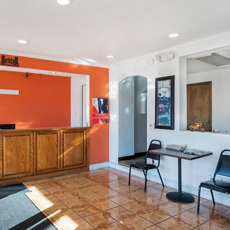 Oyo Townhouse Dodge City Ks Exterior foto
