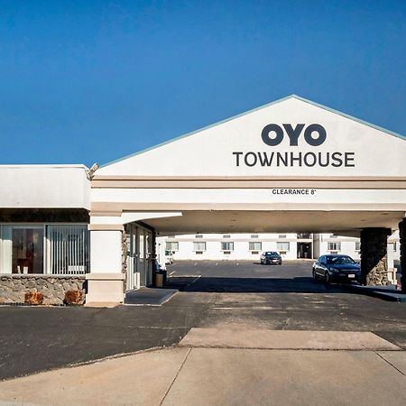 Oyo Townhouse Dodge City Ks Exterior foto