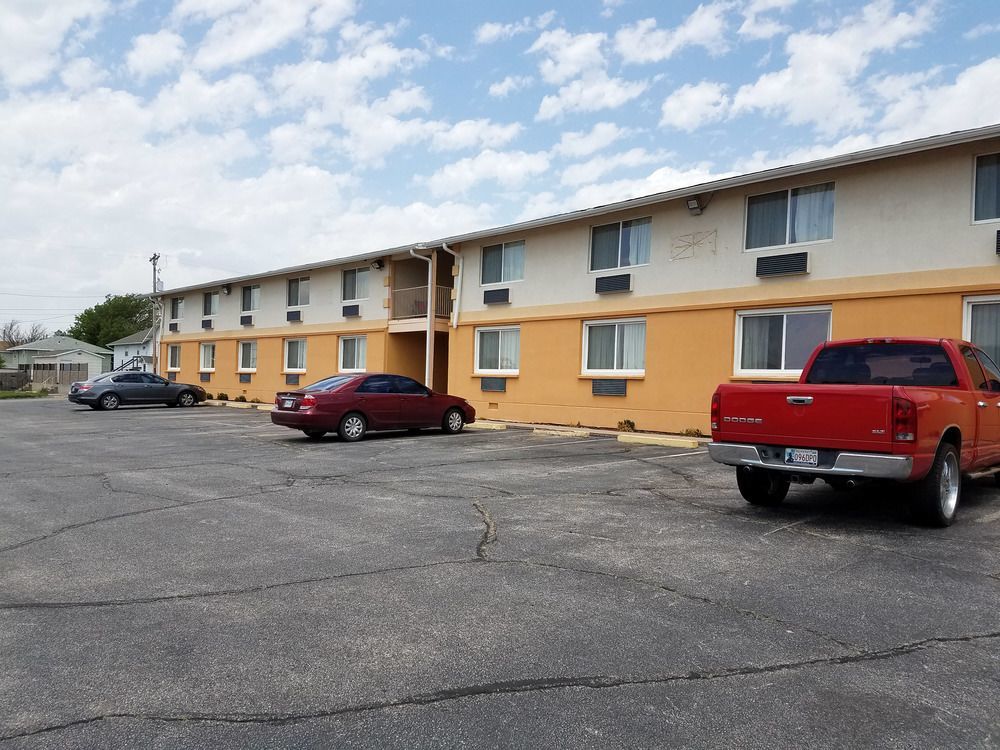Oyo Townhouse Dodge City Ks Exterior foto